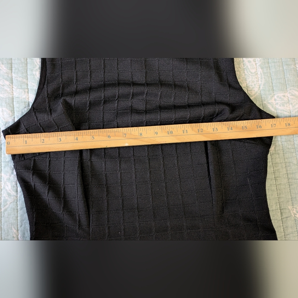 Enfocus Studio Elegant Black Textured Sleeveless Dress. Size 8. - Picture 5 of 9